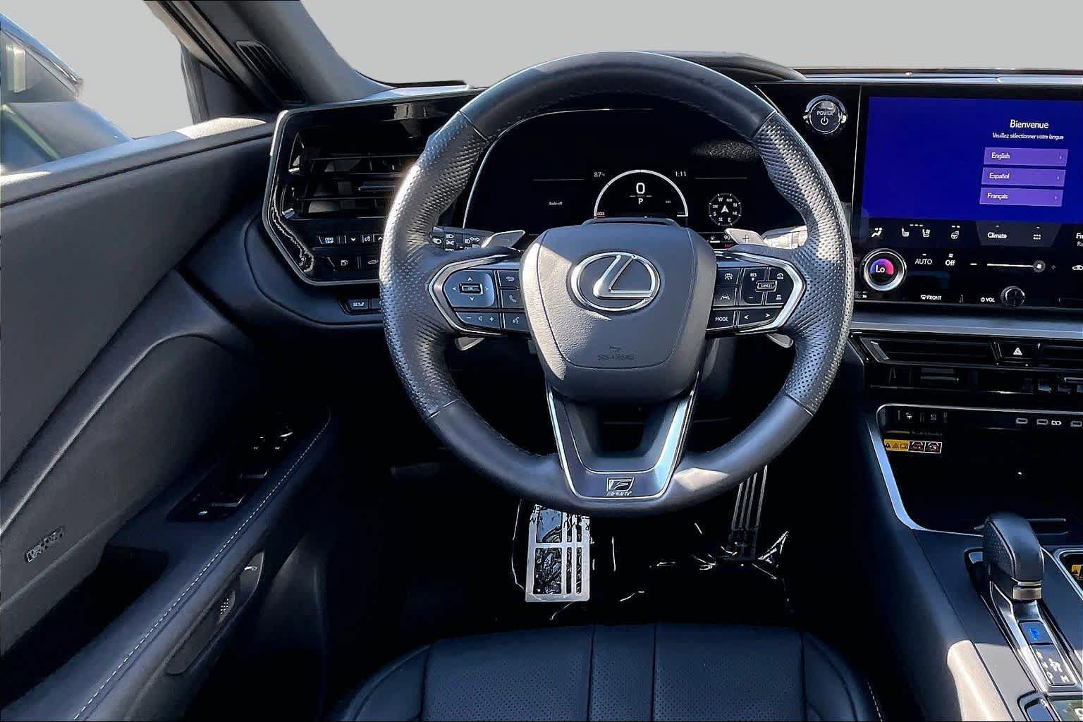Used 2025 Lexus TX 500h AWD w/ Technology Package image 6