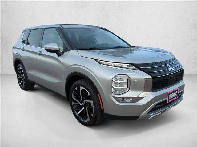 Used 2024 Mitsubishi Outlander SE image 3