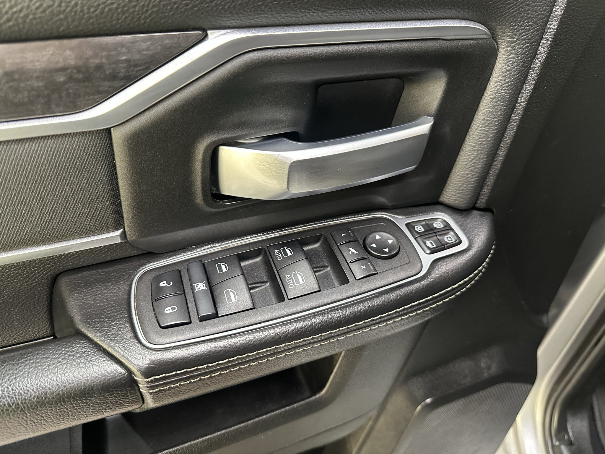 Used 2024 RAM 3500 Big Horn AWD/4WD image 27