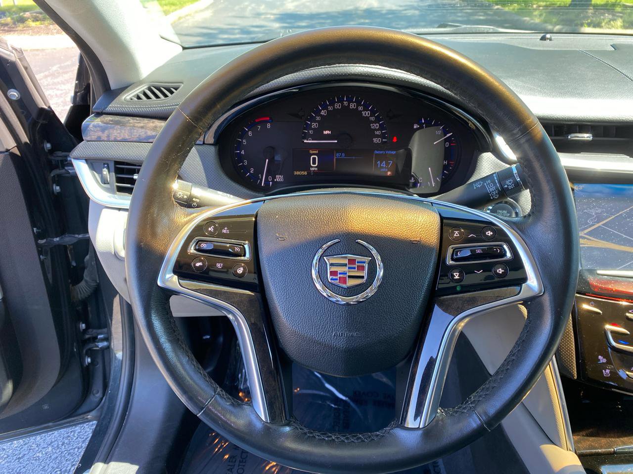 Used 2013 Cadillac XTS Luxury FWD image 30