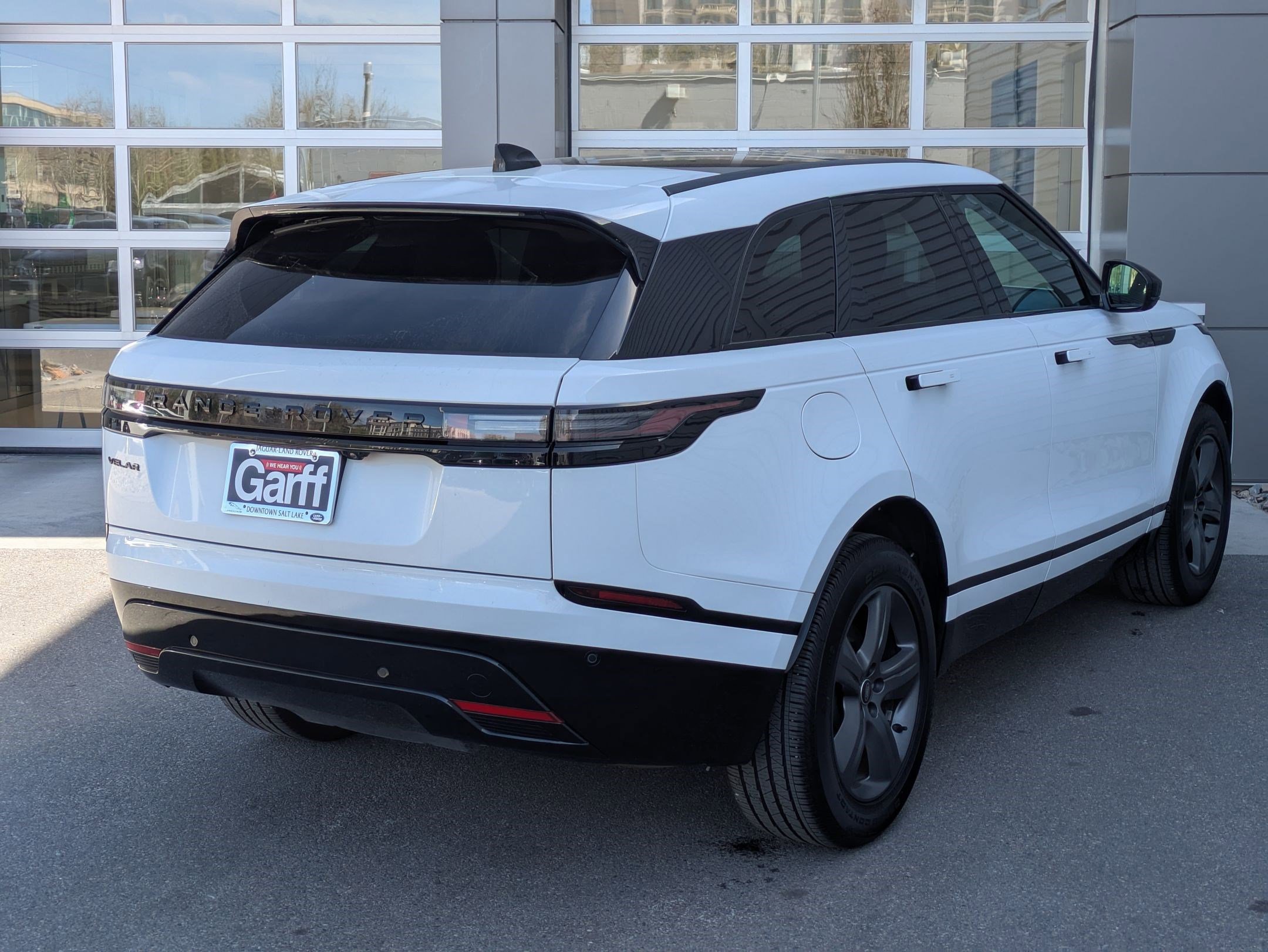 Used 2025 Land Rover Range Rover Velar Dynamic SE image 7