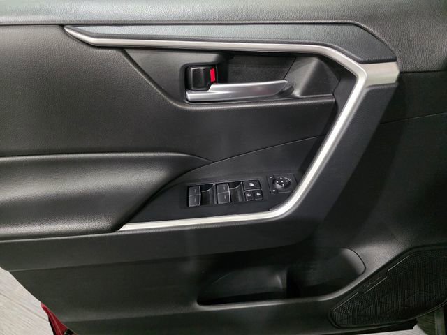 Used 2025 Toyota RAV4 XLE AWD/4WD image 10