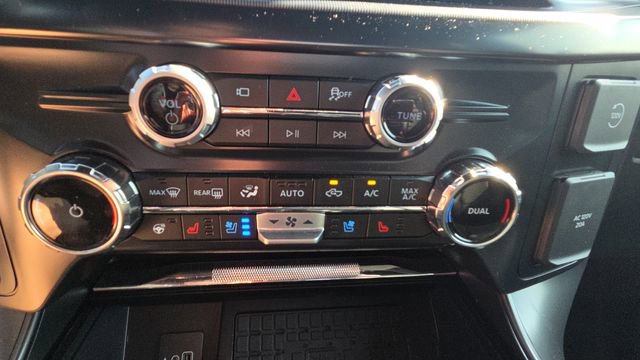 Used 2025 Ford F150 Lariat w/ Equipment Group 501A Mid image 29