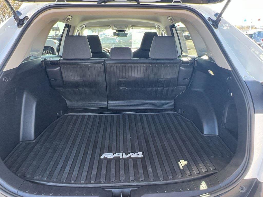 Used 2022 Toyota RAV4 XLE image 11