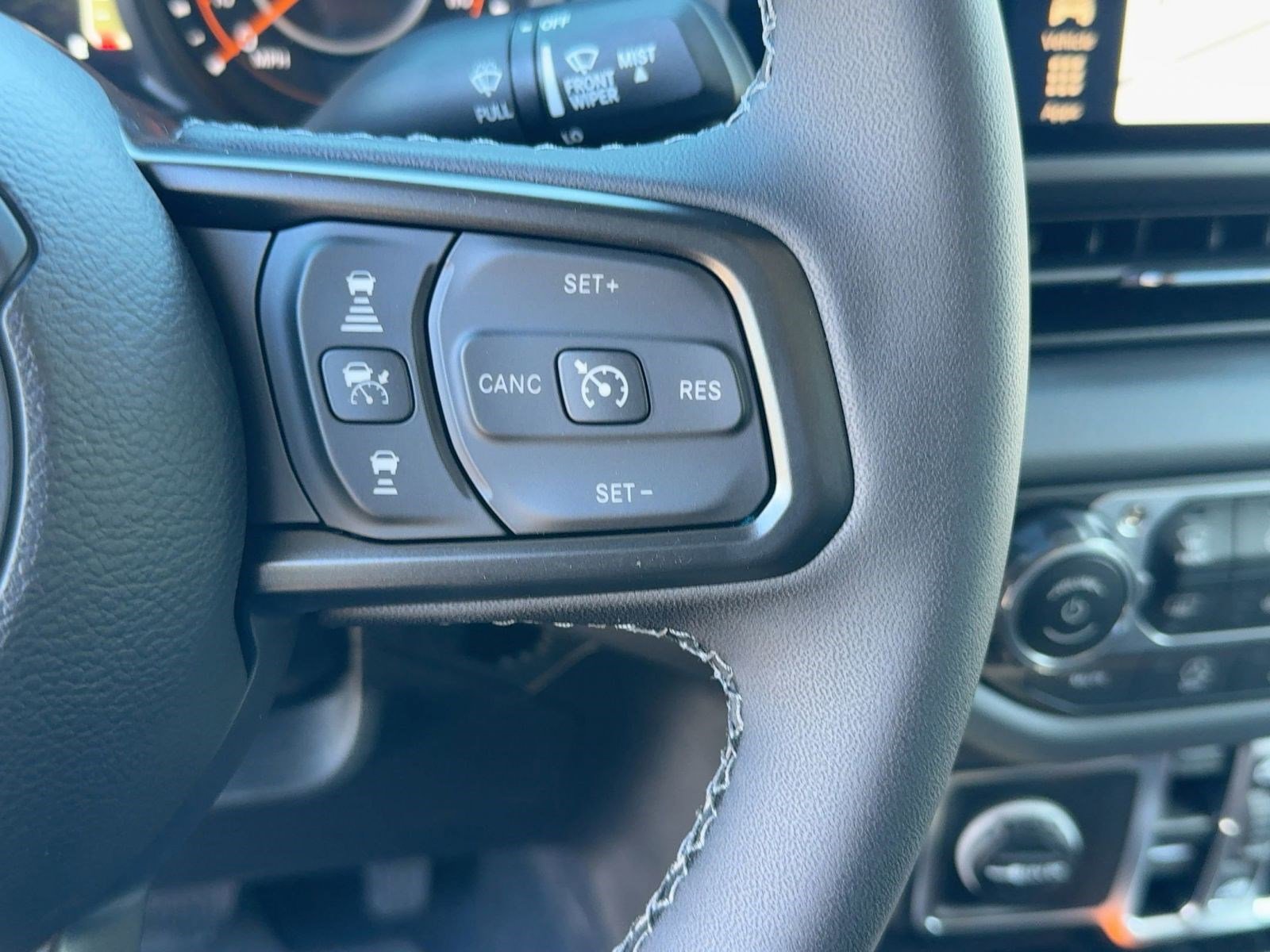 New 2025 Jeep Gladiator Sport image 29