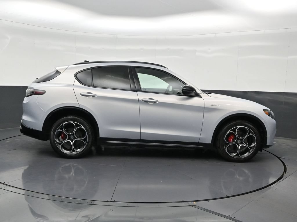 Used 2025 Alfa Romeo Stelvio Sprint w/ Veloce Package AWD/4WD image 7