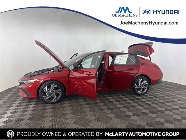 Certified 2025 Hyundai Elantra Sport image 11
