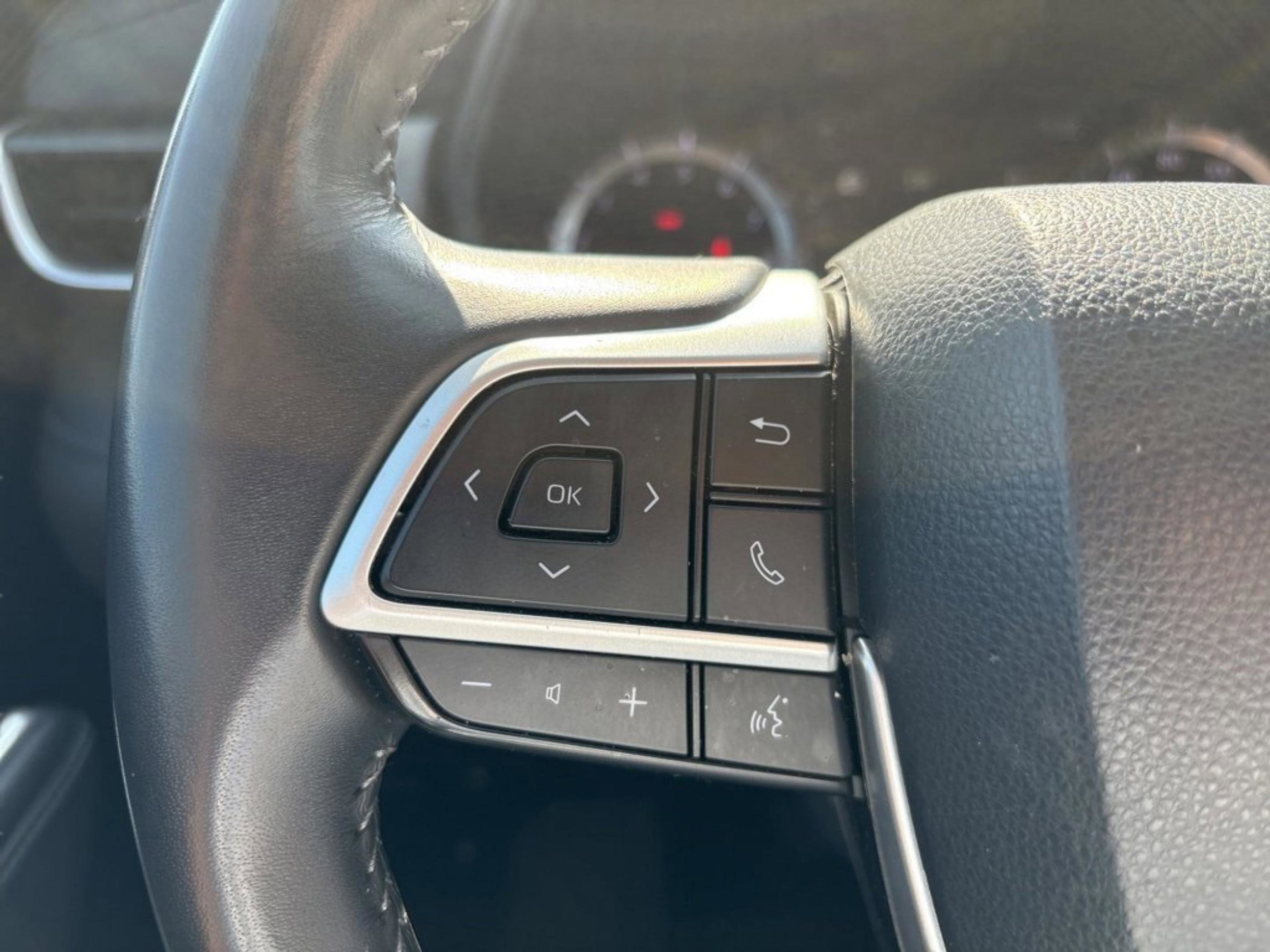 Used 2024 Toyota Highlander LE image 13