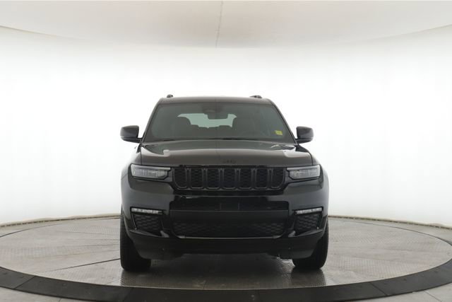 Used 2025 Jeep Grand Cherokee L Limited w/ Black Appearance Package image 12