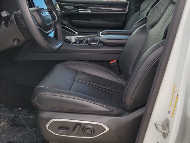 Used 2022 Jeep Wagoneer Series II w/ Premium Group I AWD/4WD image 9