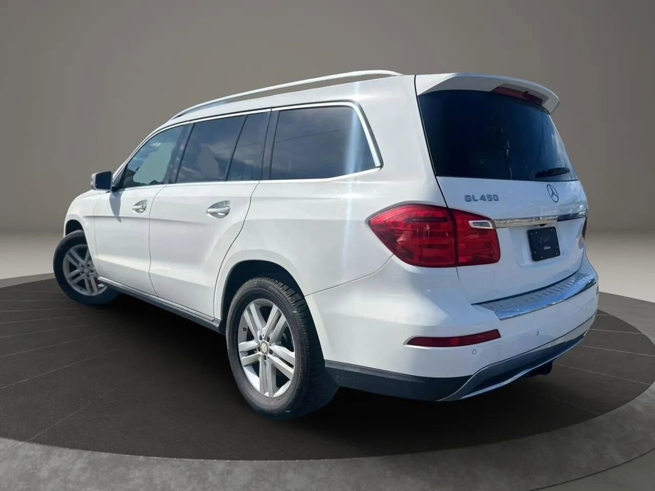 Used 2016 Mercedes-Benz GL 450 4MATIC image 4