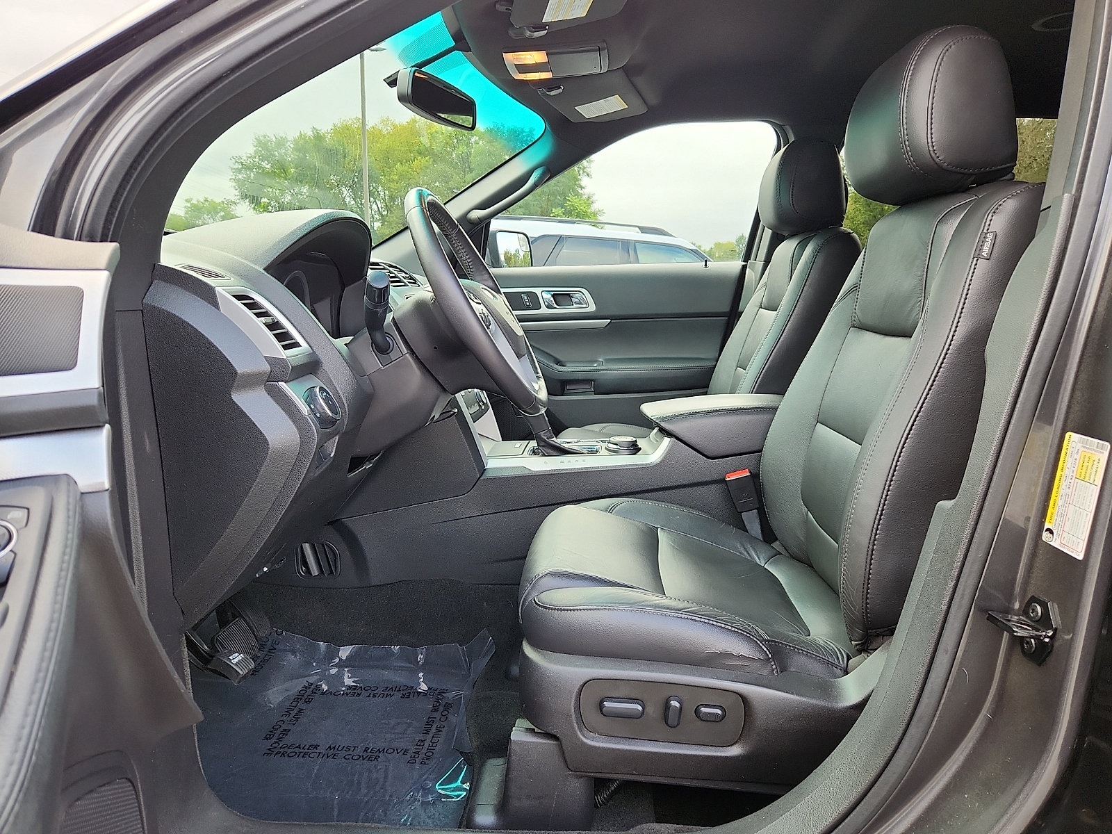 Used 2015 Ford Explorer XLT w/ Equipment Group 202B AWD/4WD image 14