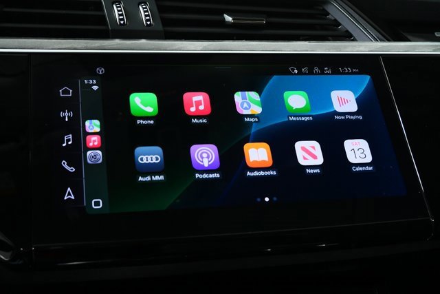 Used 2024 Audi Q8 e-tron Premium Plus image 17