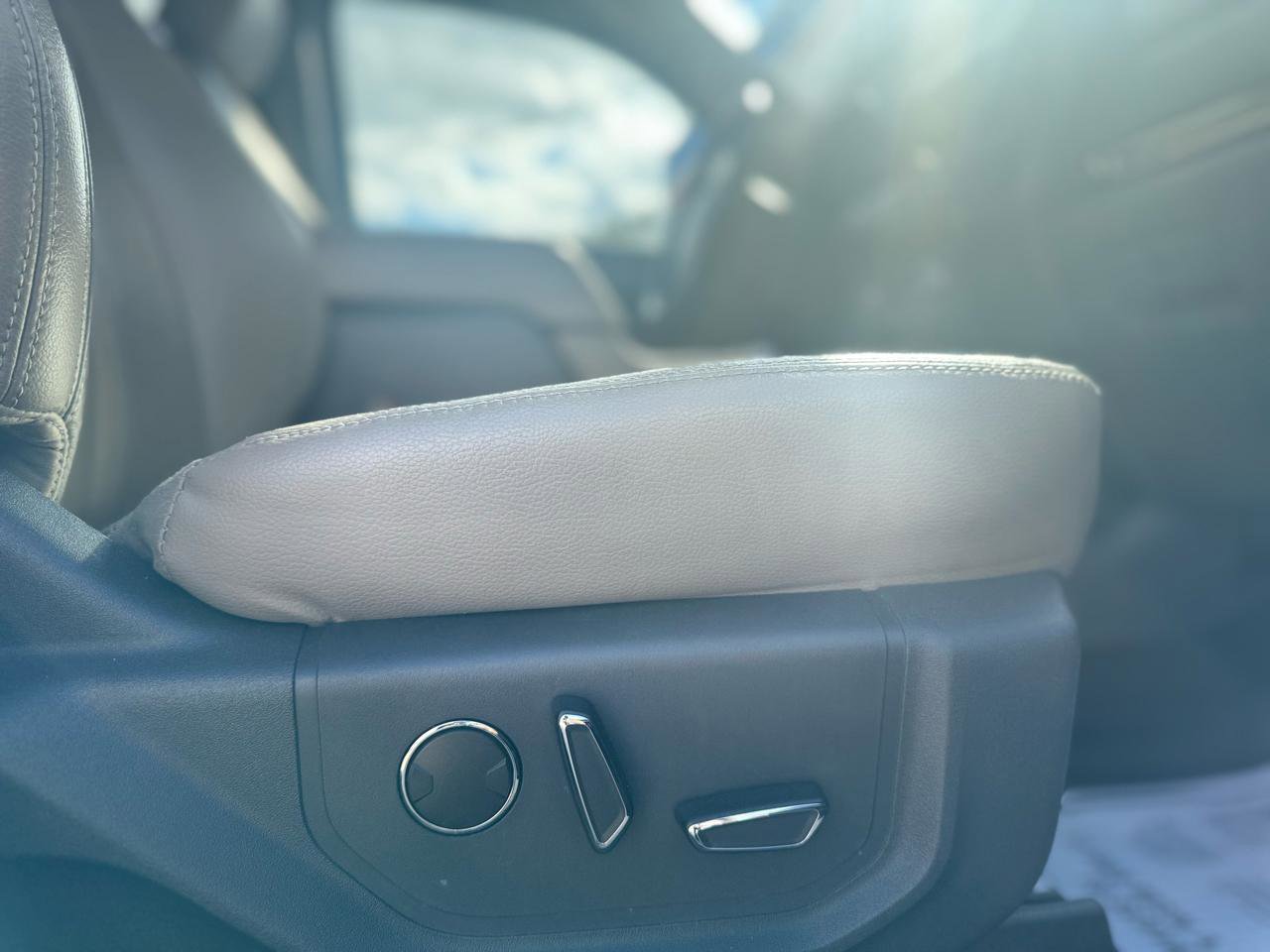 Used 2020 Ford Expedition Limited image 50