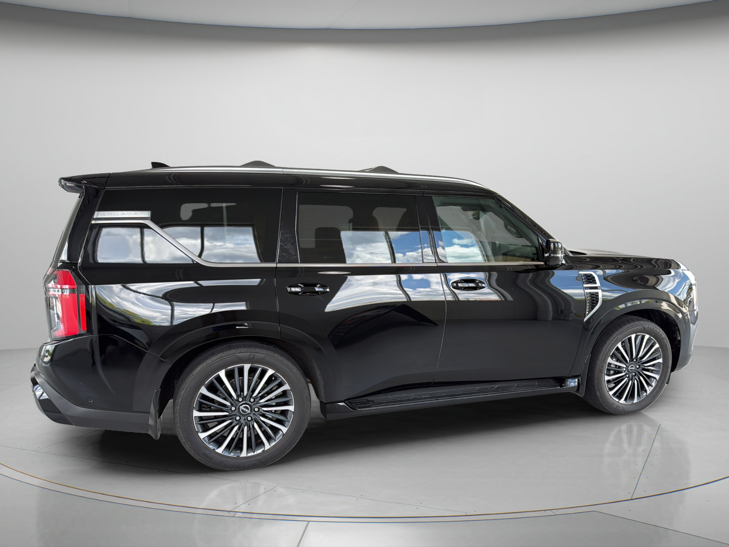Used 2025 Nissan Armada Platinum Reserve w/ Convenience Package RWD image 9