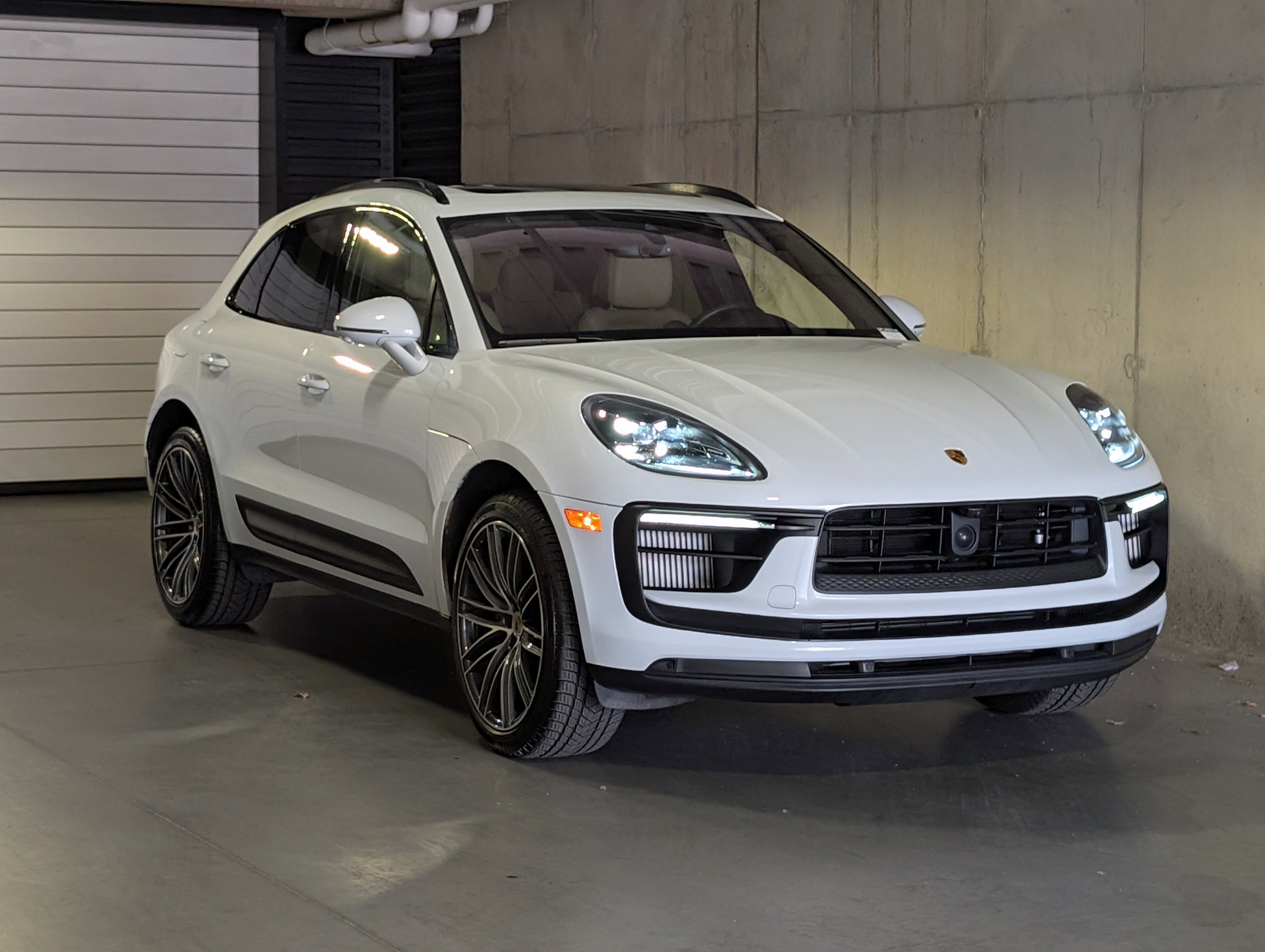Certified 2023 Porsche Macan S AWD/4WD image 11
