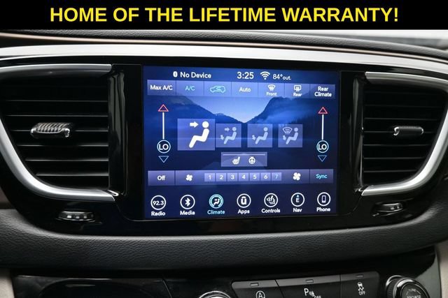 Used 2018 Chrysler Pacifica Touring-L Plus FWD image 27