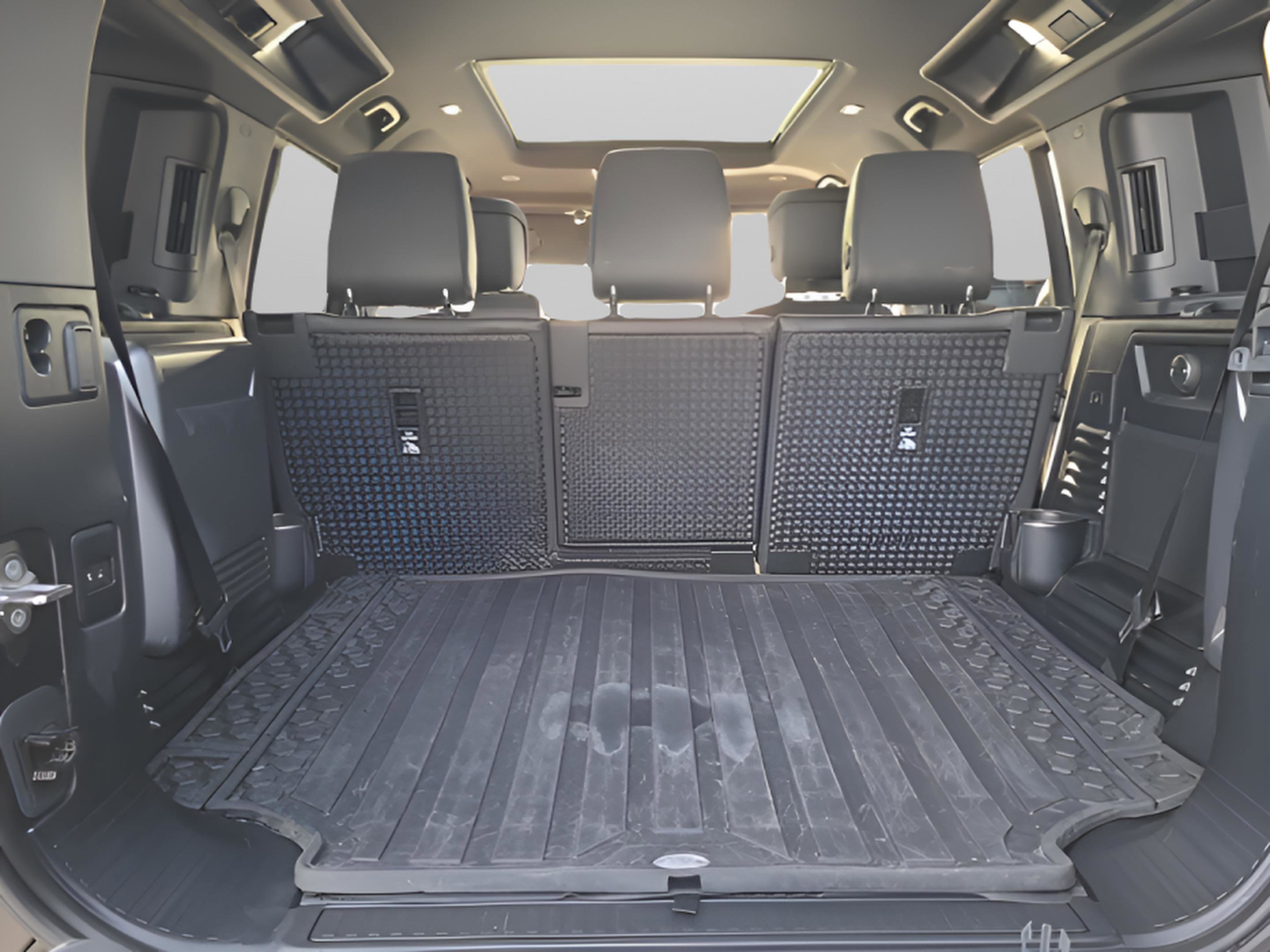 Used 2023 Land Rover Defender 110 X-Dynamic SE image 32