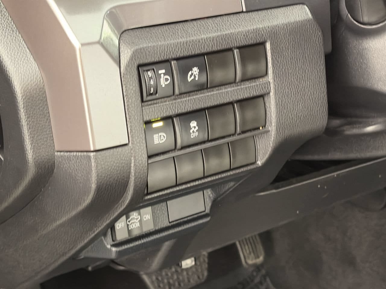 Used 2025 Toyota Tacoma SR5 AWD/4WD image 12