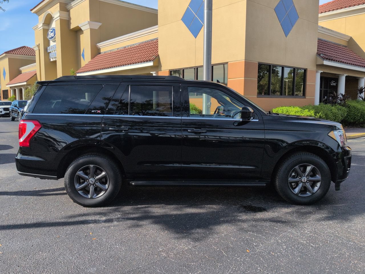 Used 2021 Ford Expedition XL AWD/4WD image 3