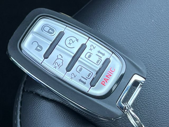 New 2026 Chrysler Pacifica Select FWD image 30