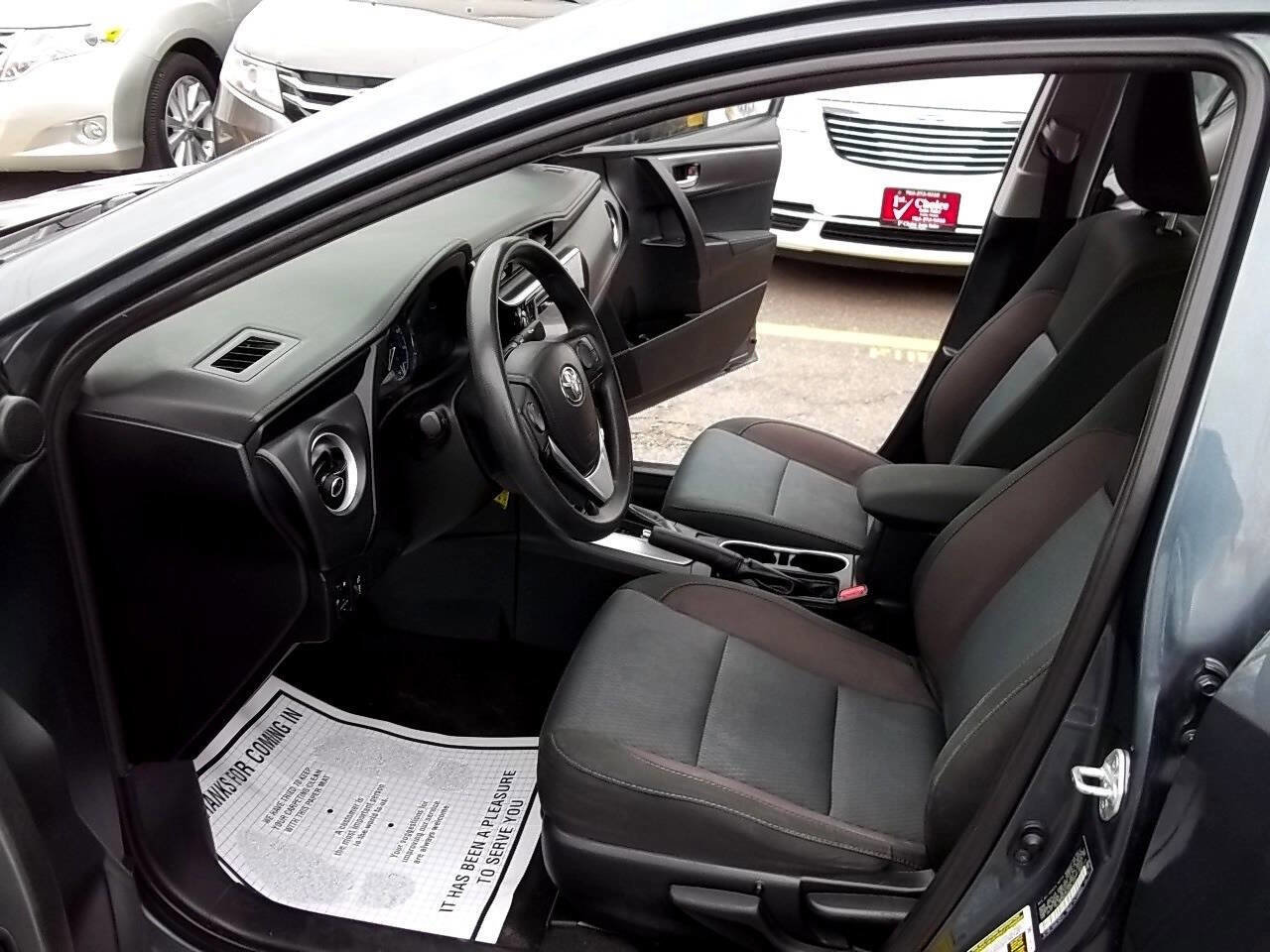 Used 2017 Toyota Corolla LE image 4