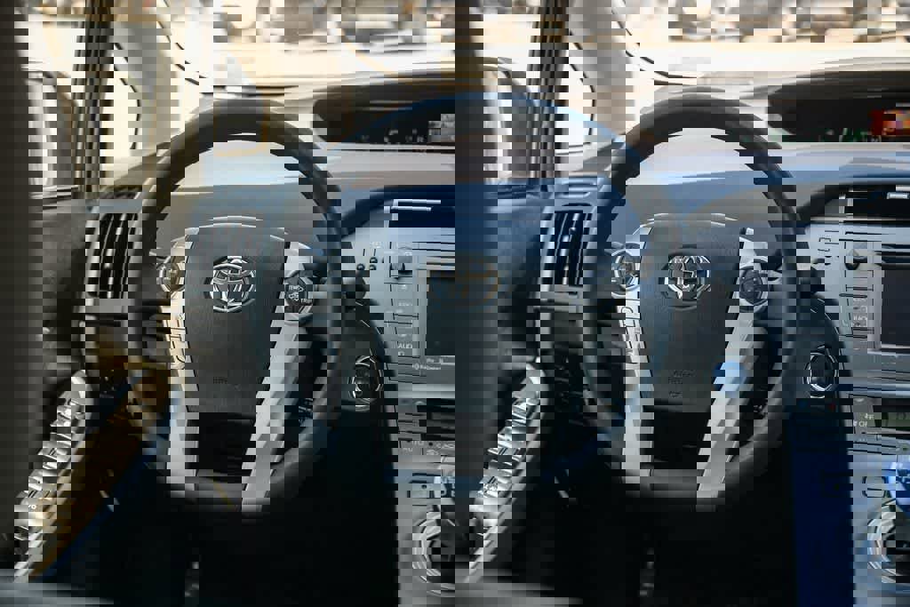 Used 2015 Toyota Prius Prime Plug-In Hybrid image 13