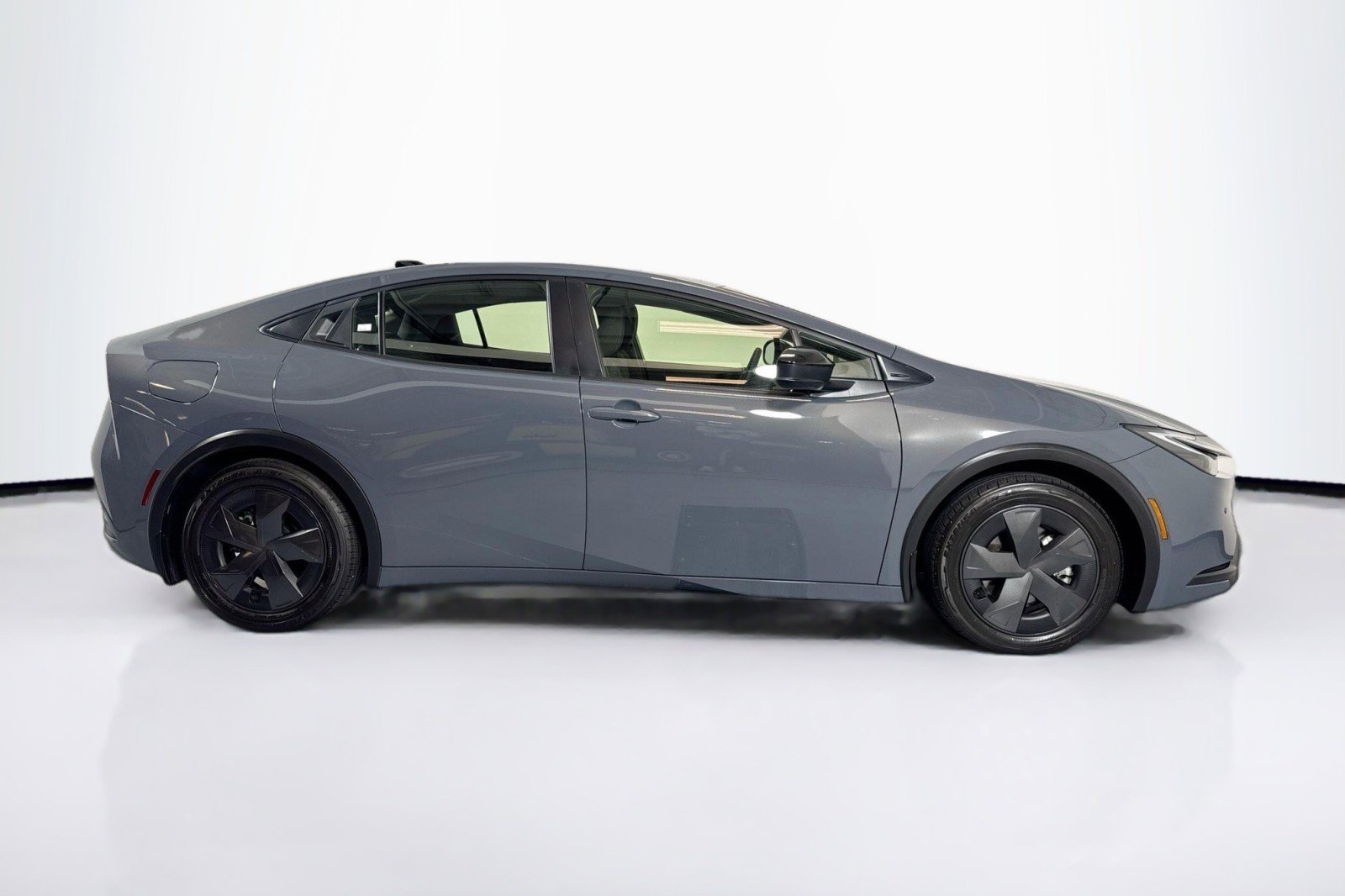 Used 2026 Toyota Prius Plug-In Hybrid FWD image 4