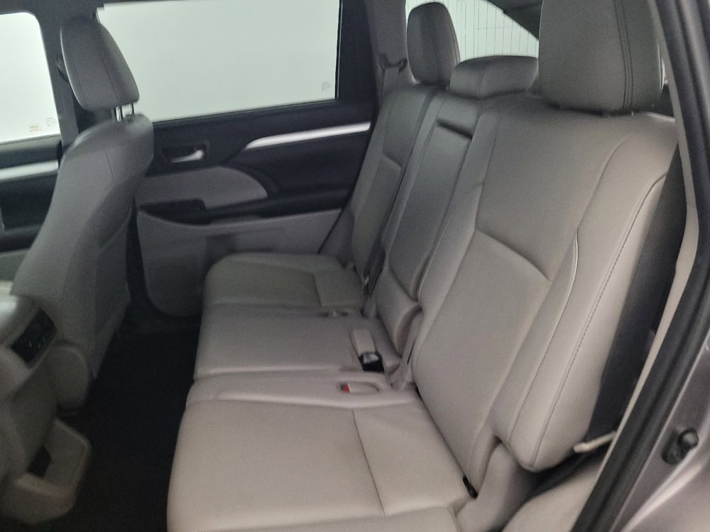Used 2019 Toyota Highlander XLE w/ Protection Package #3 AWD/4WD image 18