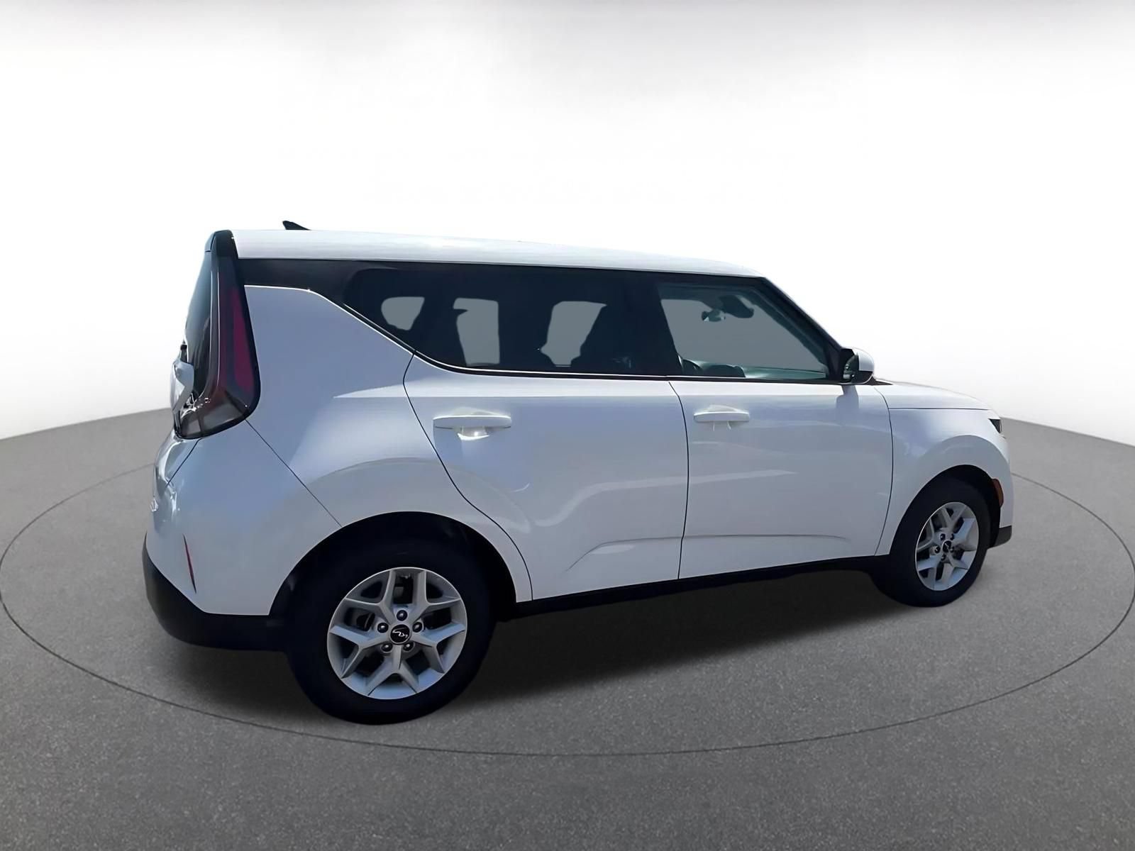 Used 2025 Kia Soul LX w/ LX Technology Package FWD image 14
