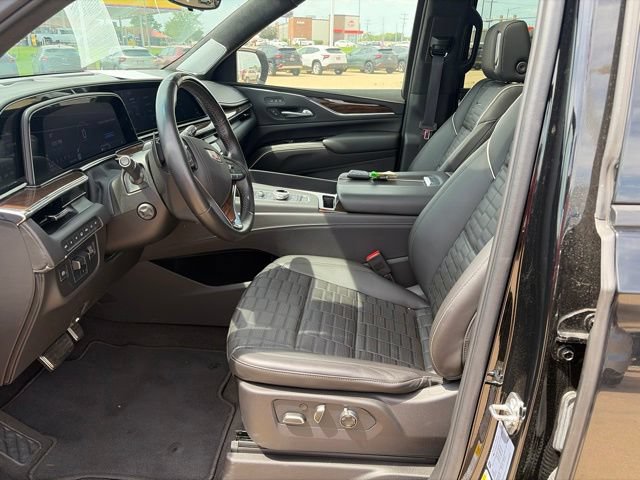 Used 2024 Cadillac Escalade Sport Platinum w/ LPO, ONYX Package AWD/4WD image 6