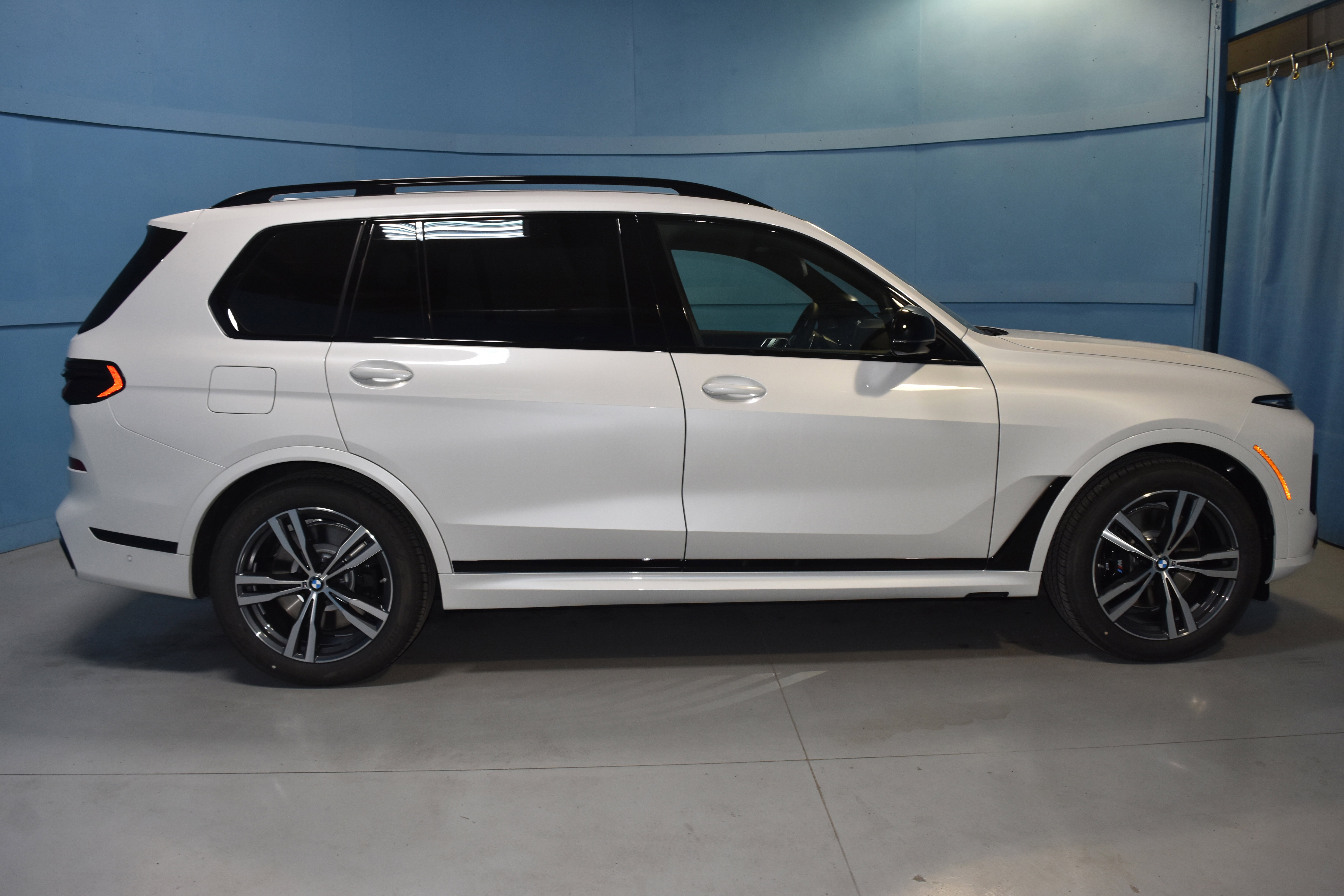 New 2026 BMW X7 M60i image 23