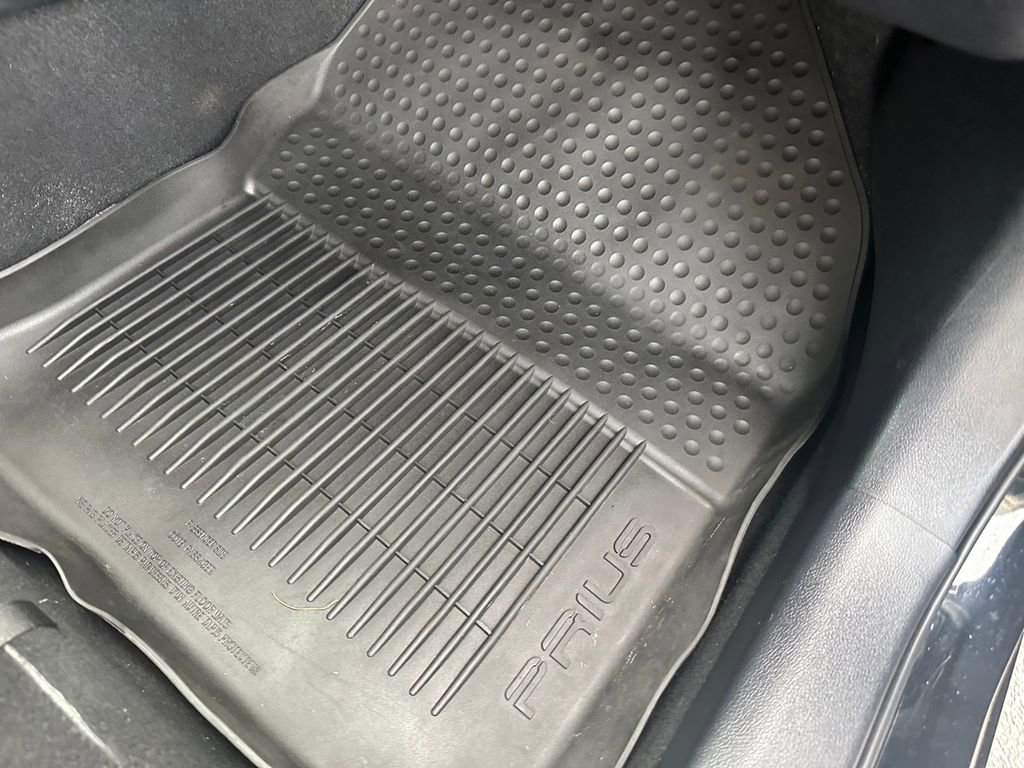 Used 2022 Toyota Prius LE image 40