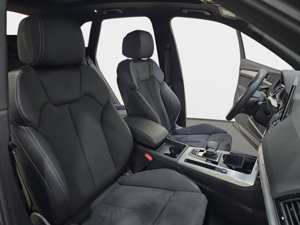 Used 2023 Audi Q5 e Premium Plus w/ Premium Plus Package image 12