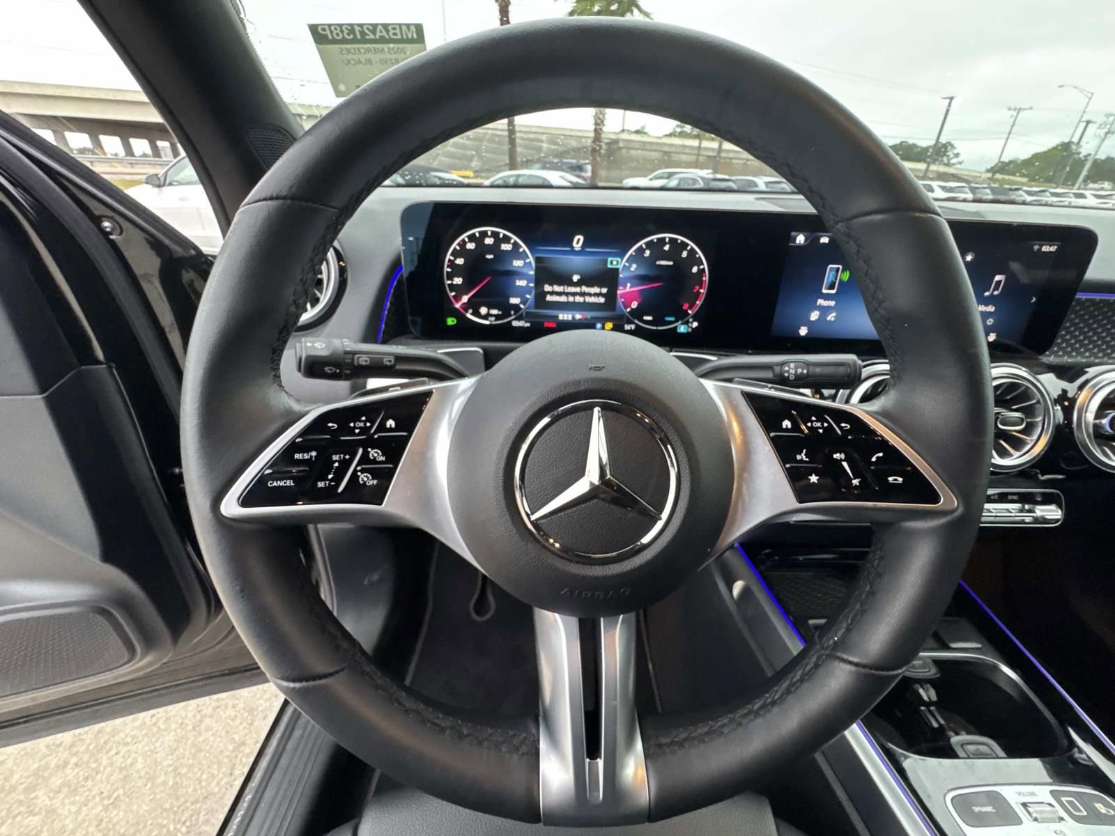 Used 2025 Mercedes-Benz GLB 250 4MATIC image 21