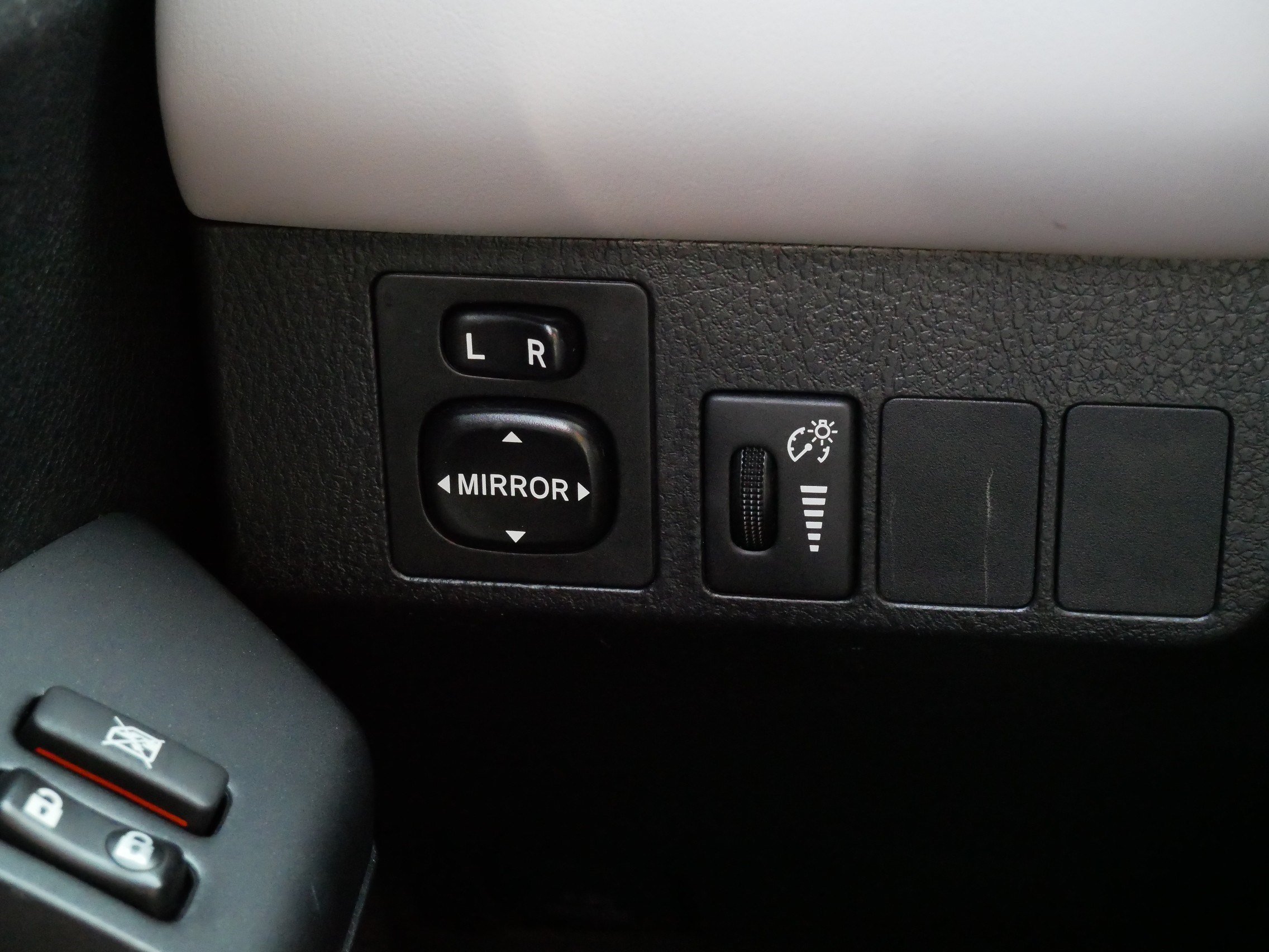 Used 2016 Toyota RAV4 XLE AWD/4WD image 27