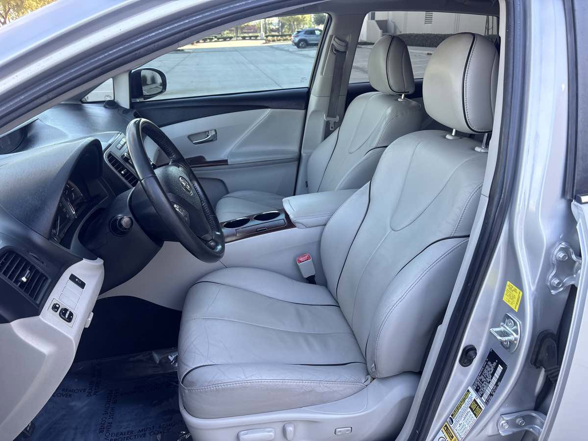 Used 2011 Toyota Venza w/ Leather Pkg image 21