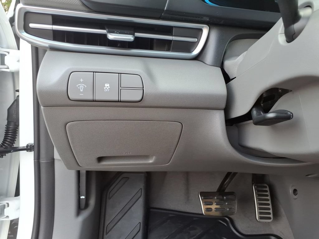 New 2026 Hyundai Elantra Sport FWD image 16