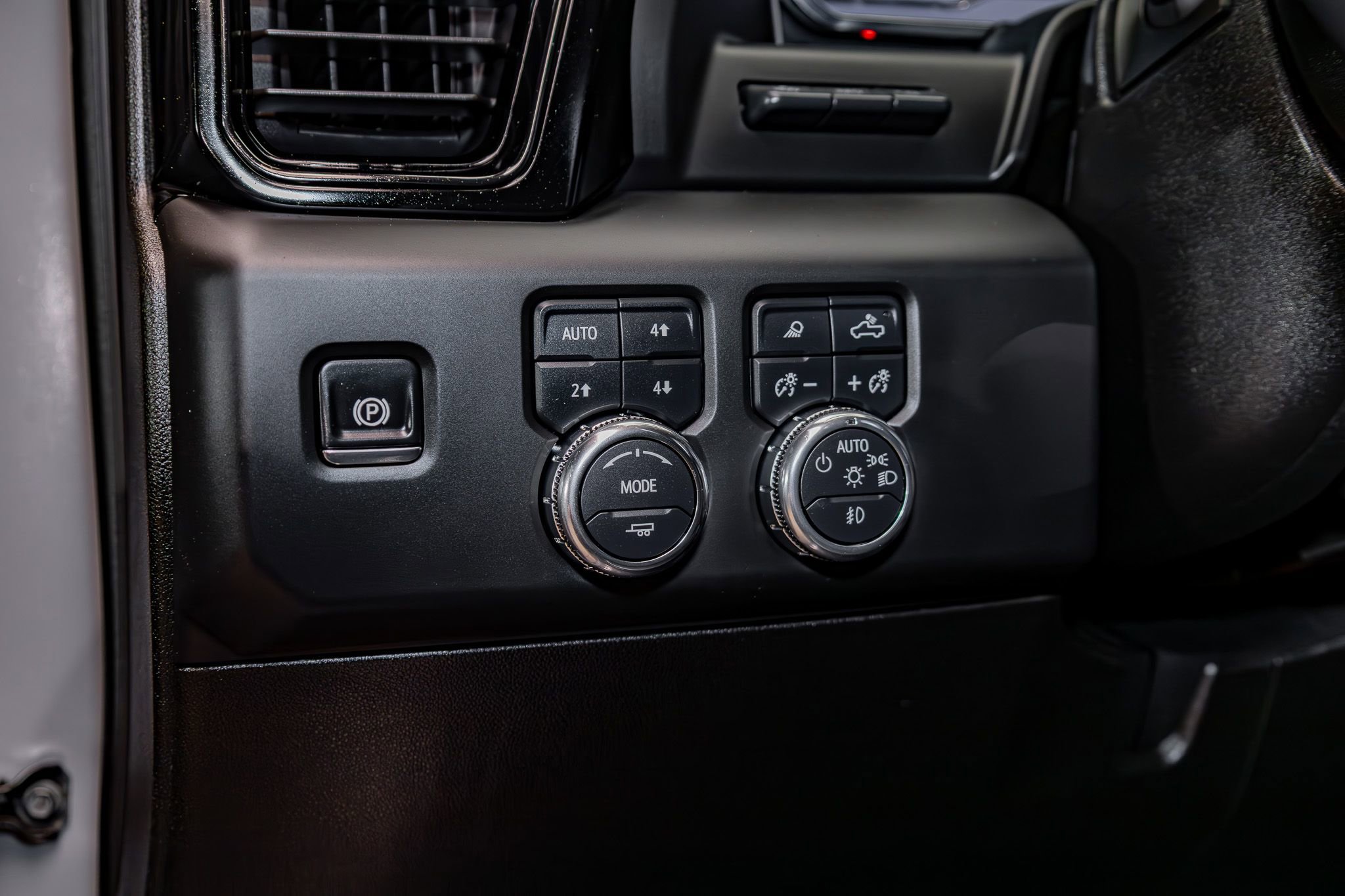 Used 2025 GMC Sierra 2500 AT4X AWD/4WD image 21