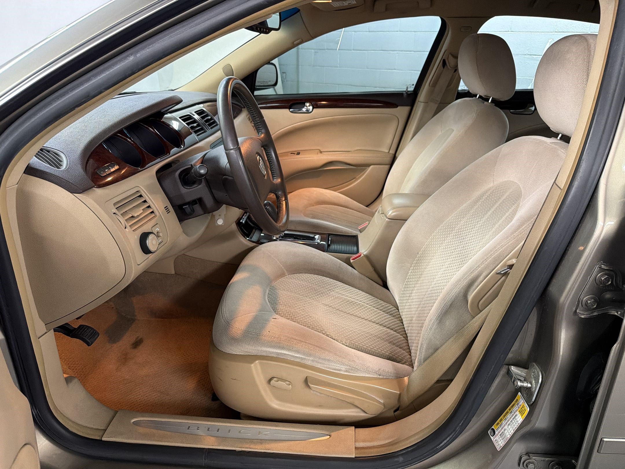 Used 2011 Buick Lucerne CX FWD image 5