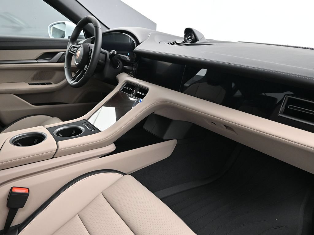 New 2026 Porsche Taycan 4S AWD/4WD image 14