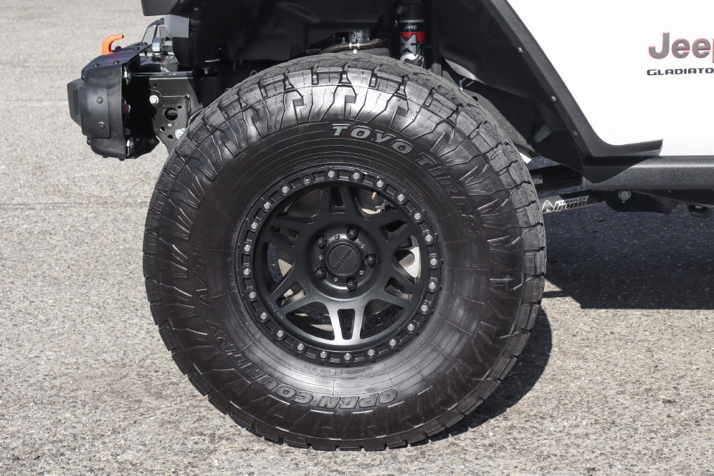 Used 2024 Jeep Gladiator Mojave AWD/4WD image 47