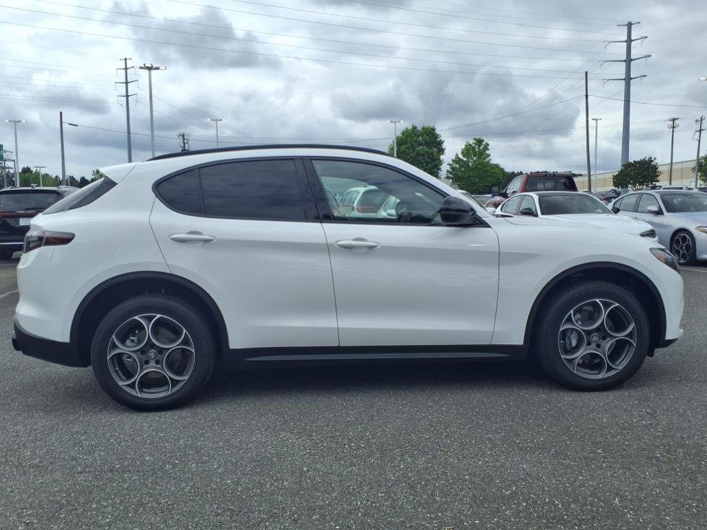 New 2025 Alfa Romeo Stelvio Sprint w/ Convenience Package AWD/4WD image 21