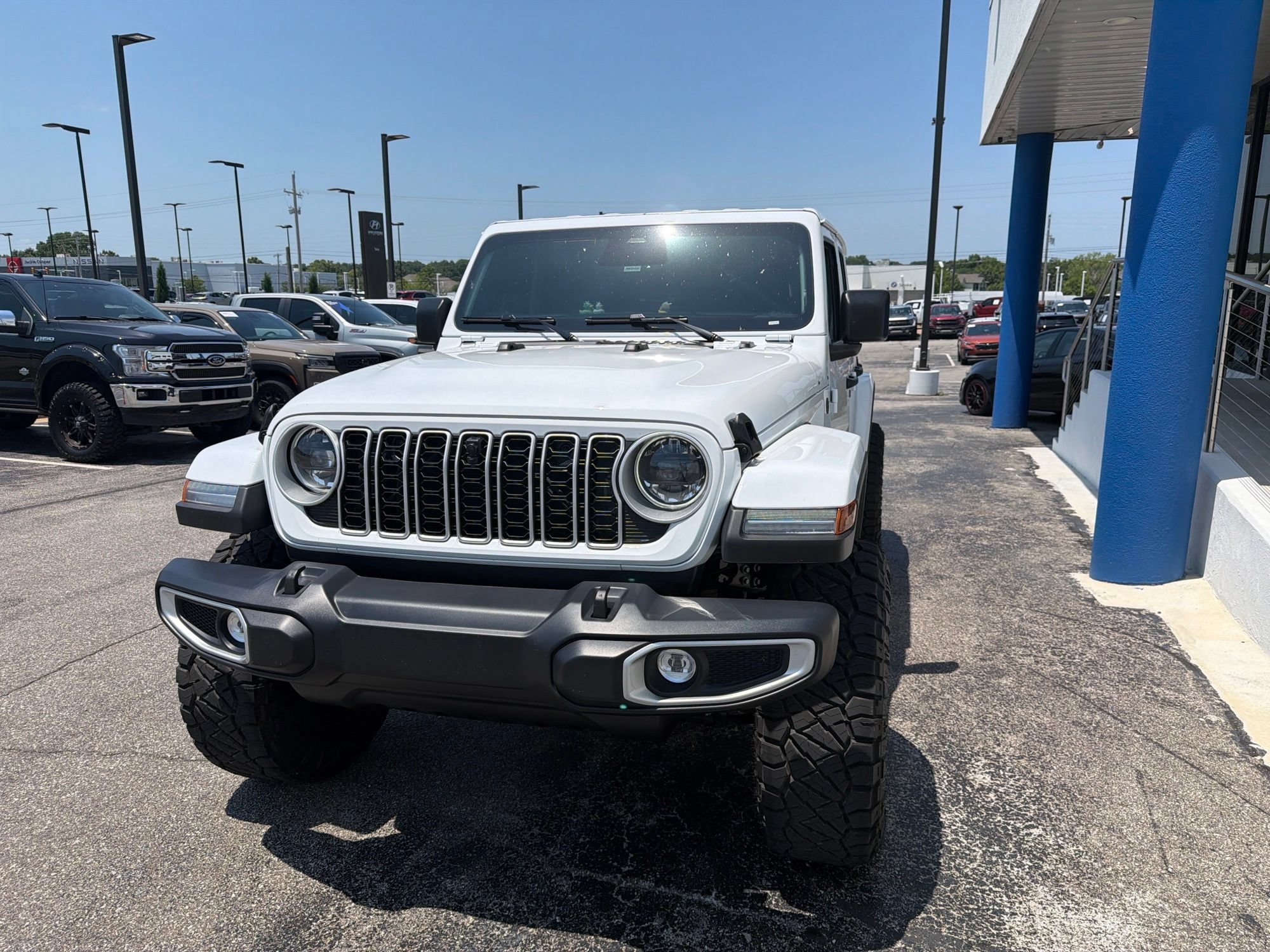 Used 2026 Jeep Wrangler Unlimited Sahara AWD/4WD image 2