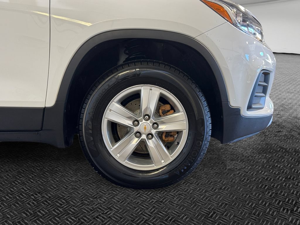 Used 2019 Chevrolet Trax LT w/ LT Convenience Package AWD/4WD image 11