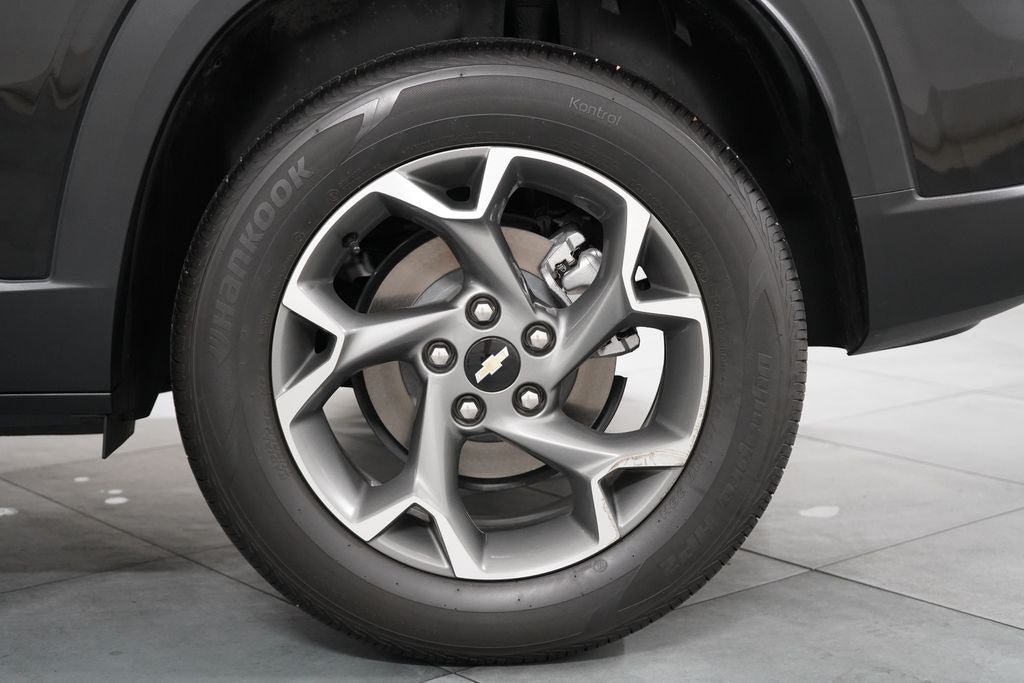 Used 2024 Chevrolet Trax LT w/ Sunroof Package FWD image 34