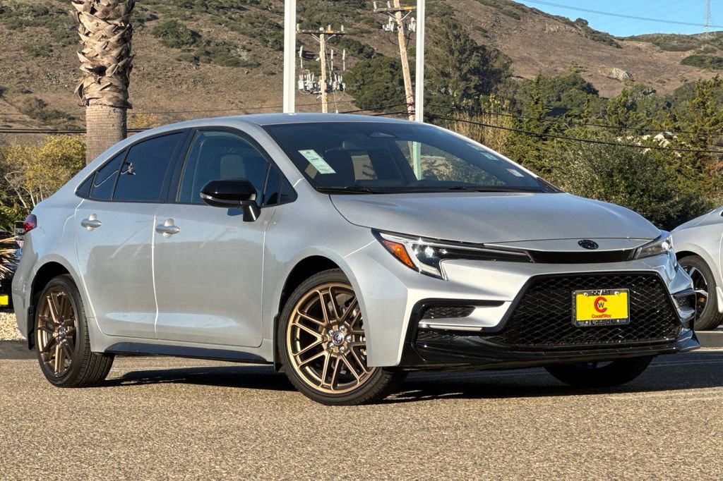 Used 2024 Toyota Corolla SE image 2