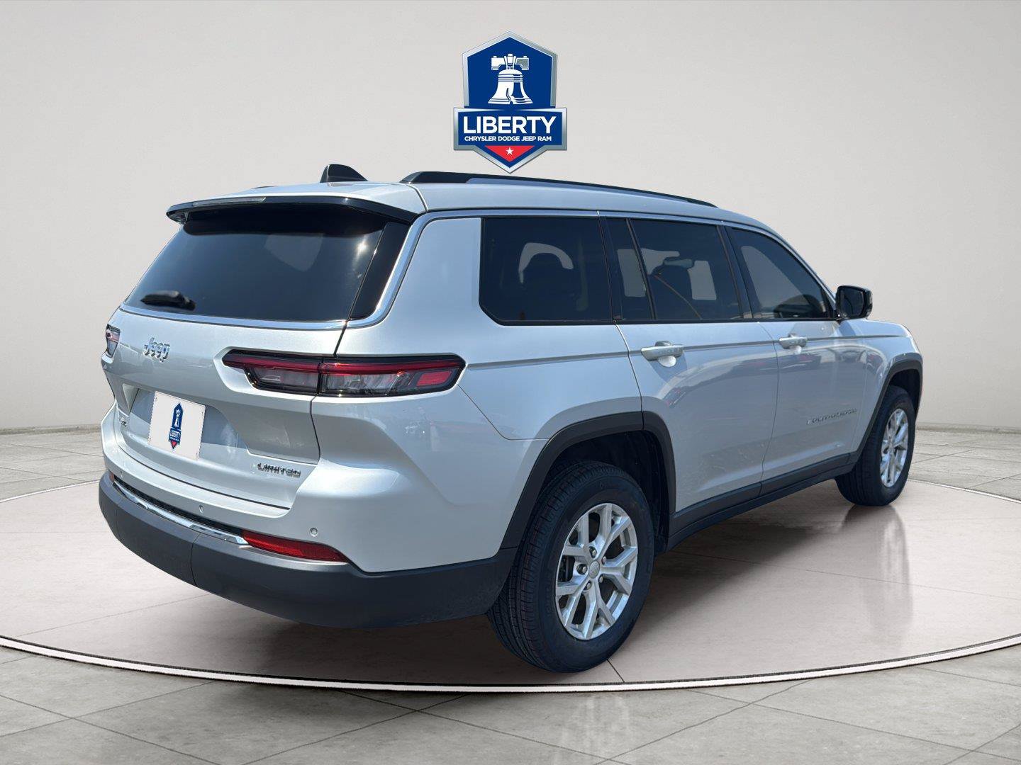 Used 2023 Jeep Grand Cherokee L Limited AWD/4WD image 10
