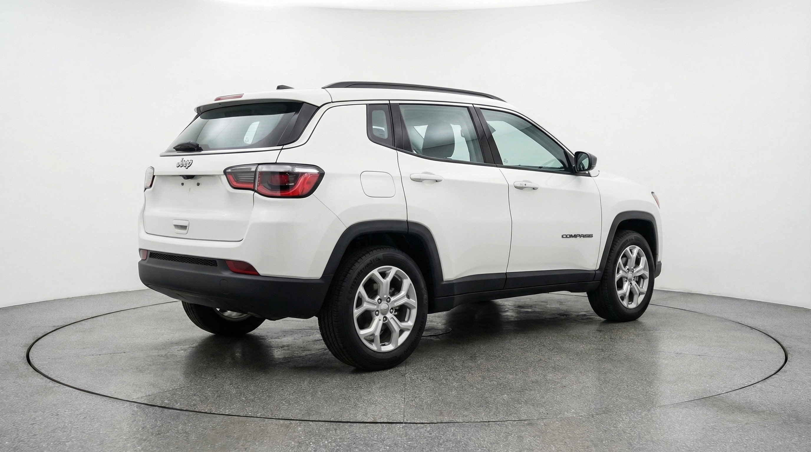 Used 2025 Jeep Compass Latitude AWD/4WD image 9