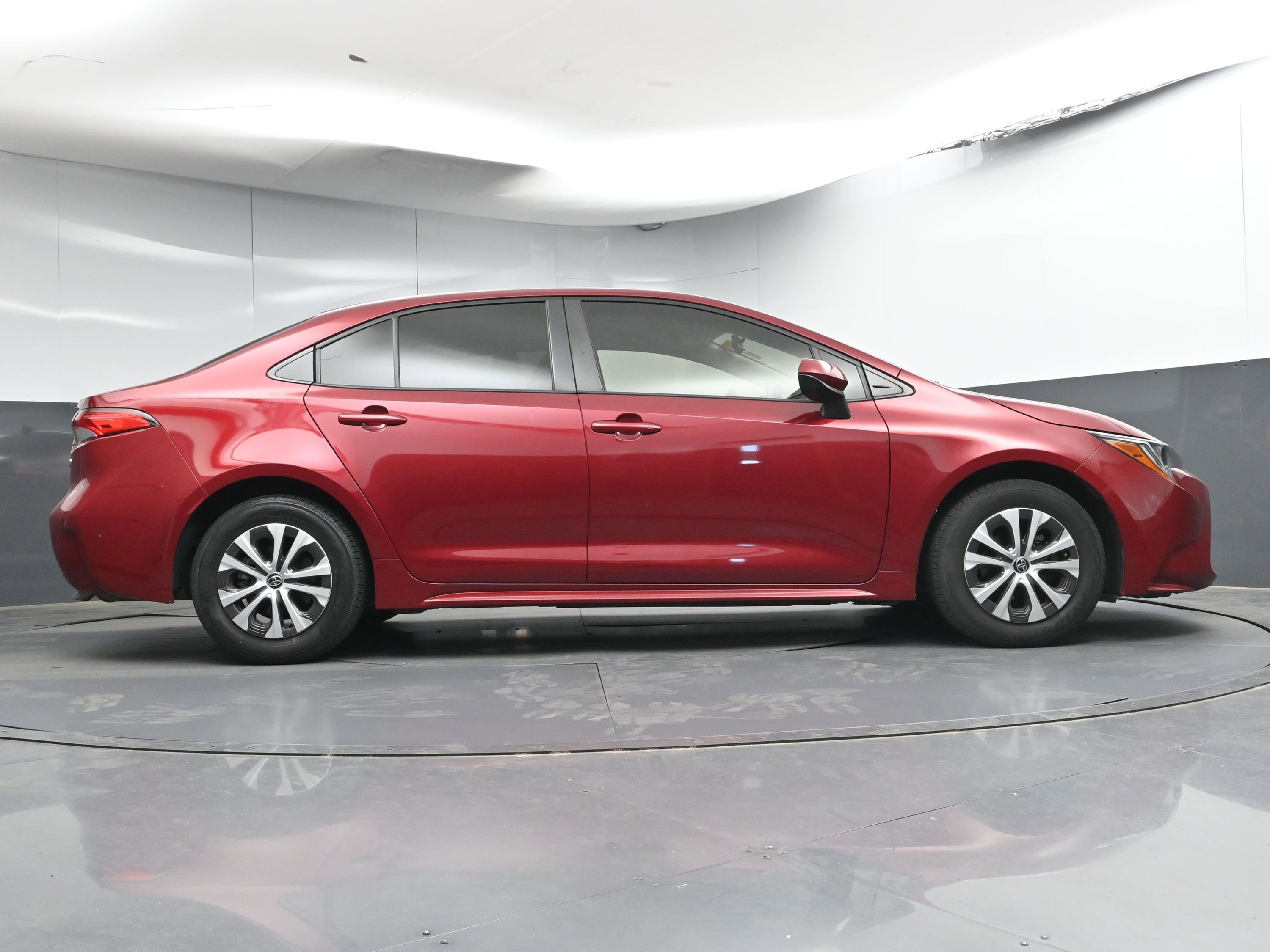 Used 2022 Toyota Corolla LE FWD image 24